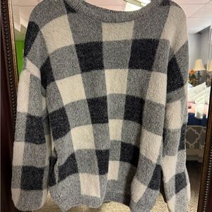 Cyrus Women's Plaid Sweater - Black and White
